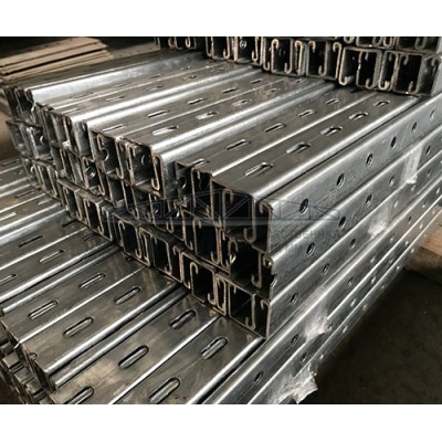 П-профиль перфорированный К225 80x40x2000, толщина 2,0 мм, из нержавеющей стали П-профиль перфорированный К225 80x40x2000, толщина 2,0 мм, из нержавеющей стали