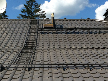 Кровельные лестницы на производственном здании