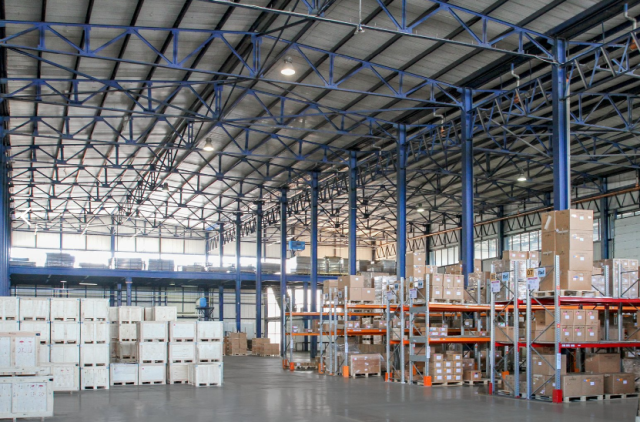 Складской комплекс с Z-образным профилем