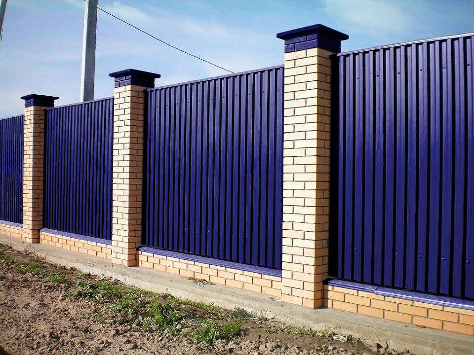 Монтаж ограждения из профлиста